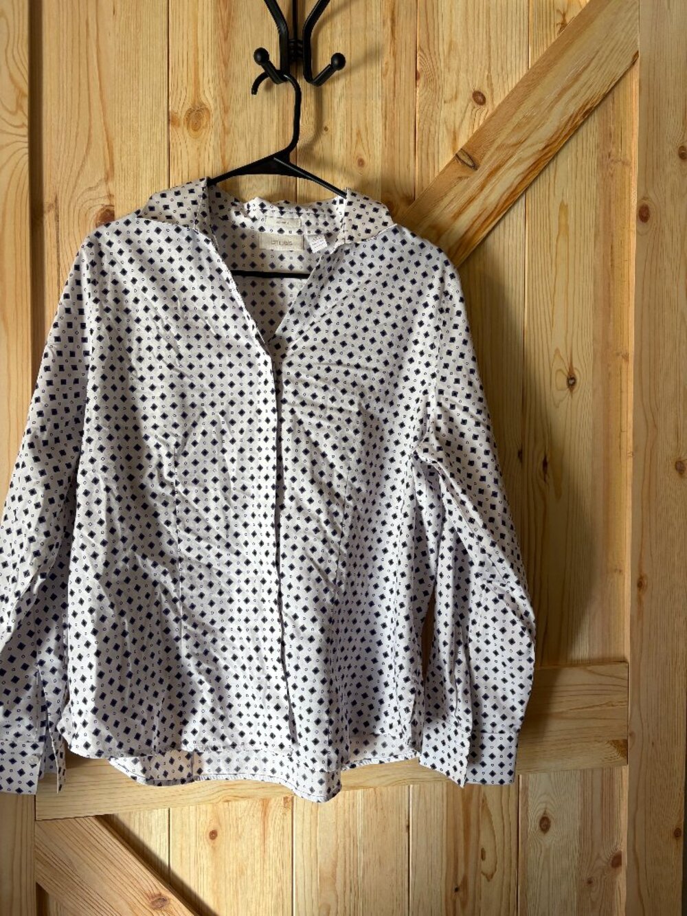 Chico’s Womens Shirt Size 2 No Iron White Purple Geometric Button Down